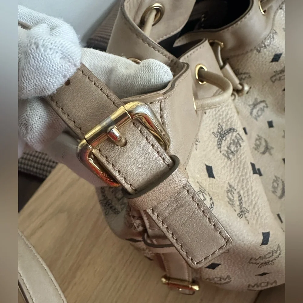 MCM Cream Crossbody Bag with Iconic Logo and Adjustable Strap - Picture 9 of 12